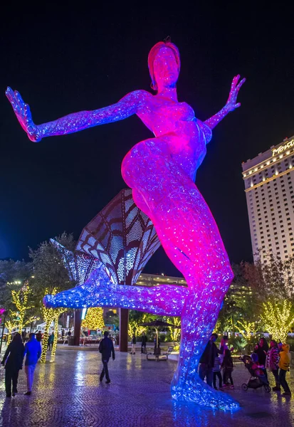 Танцевальная скульптура блаженства в Лас-Вегасе — стоковое фото