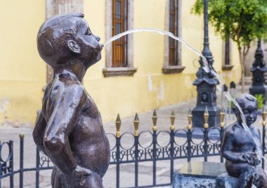 Fuente De Los Ninos Miones Guadalajara 'da