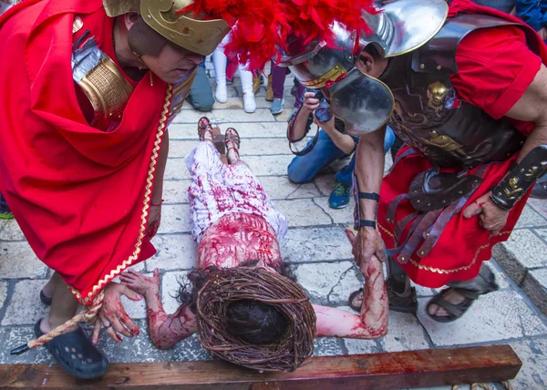 Ο Ιησούς crucifixtion reenacting — Φωτογραφία Αρχείου