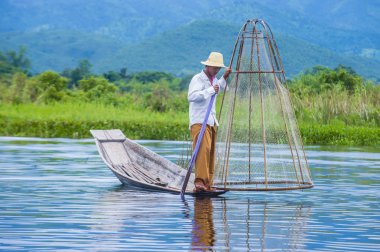 Birman balıkçı Inle Gölü