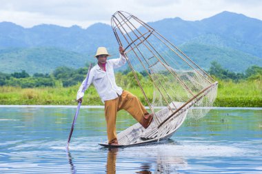 Birman balıkçı Inle Gölü