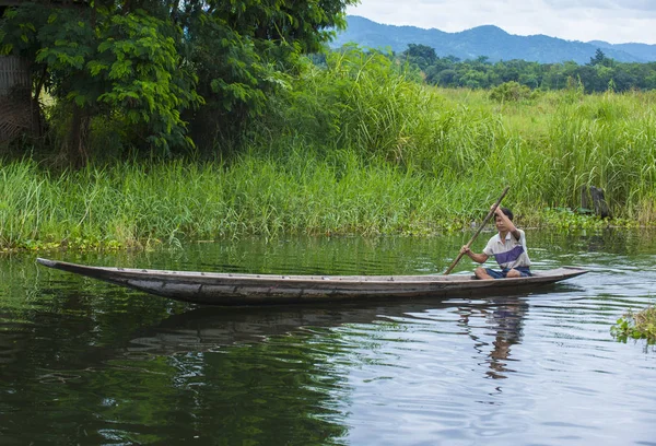 Birman balıkçı Inle Gölü — Stok fotoğraf