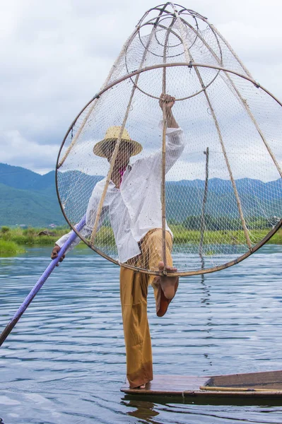 Birman balıkçı Inle Gölü