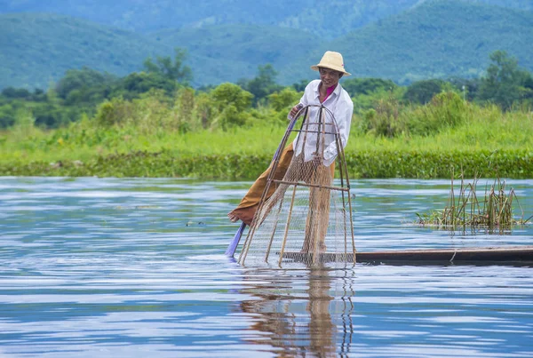 Pescador birmano en el lago Inle —  Fotos de Stock