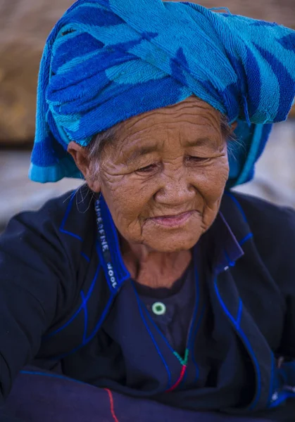 Ritratto di donna della tribù Pao in Myanmar — Foto Stock