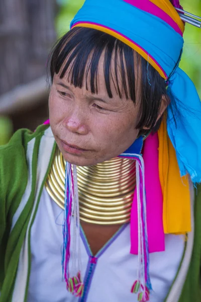 Portrét ženy kmene Kayan v Myanmaru — Stock fotografie