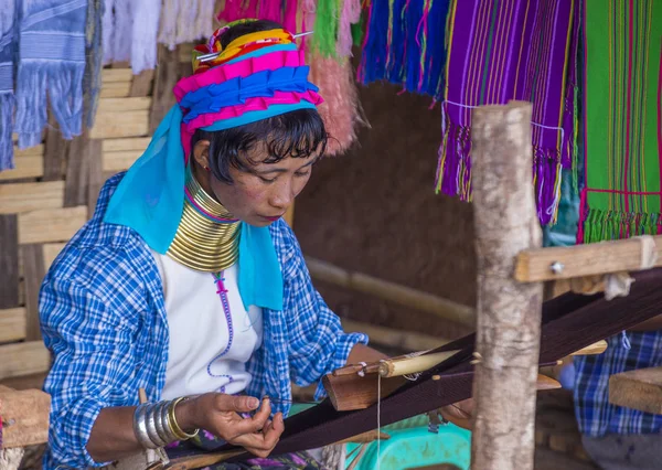 Retrato da mulher da tribo Kayan em Mianmar — Fotografia de Stock