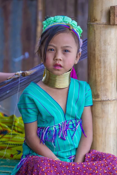 Porträt einer Frau aus dem Stamm der Kajaks in Myanmar — Stockfoto