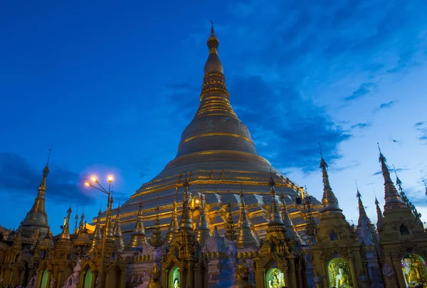 Shwedagon pagoda in yangon, Myanmar — стоковое фото