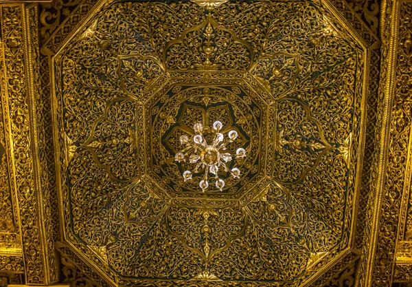 Shwedagon pagoda in Yangon, Myanmar —  Fotos de Stock