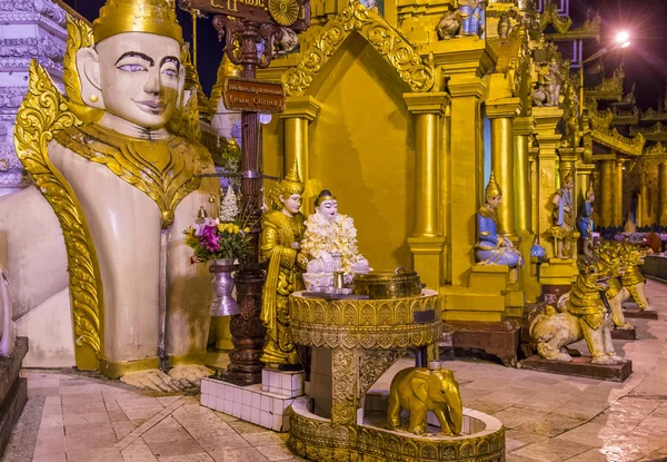 Shwedagon pagoda in Yangon, Myanmar —  Fotos de Stock