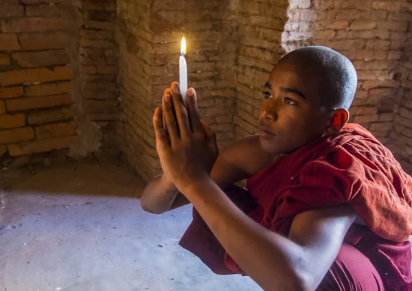 Acemi keşiş bagan Myanmar içinde