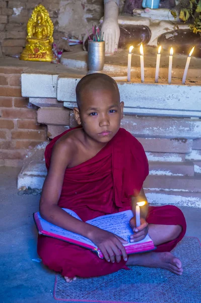 Acemi keşiş bagan Myanmar içinde