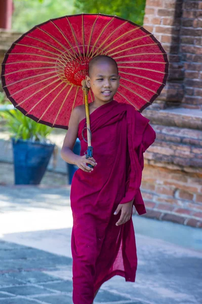 Acemi keşiş bagan Myanmar içinde