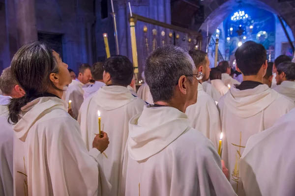 Pascua en la iglesia del sepulcro santo en Jerusalén —  Fotos de Stock