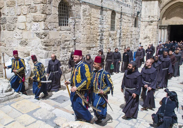 Ostern in der Kirche des heiligen Grabes in jerusalem — Stockfoto