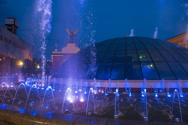 Kiev Fountains on Maidan Nezalezhnosti — Stock Photo, Image