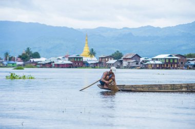 Birman balıkçı Inle Gölü