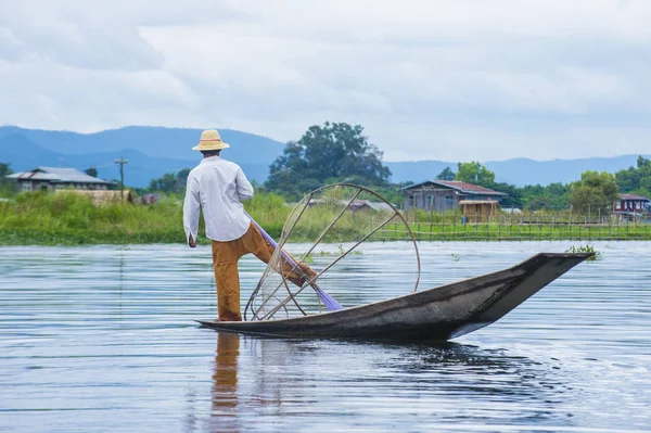 Birman balıkçı Inle Gölü