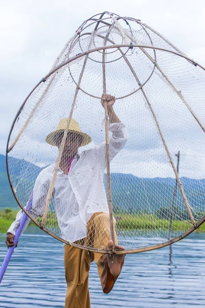 Birman balıkçı Inle Gölü