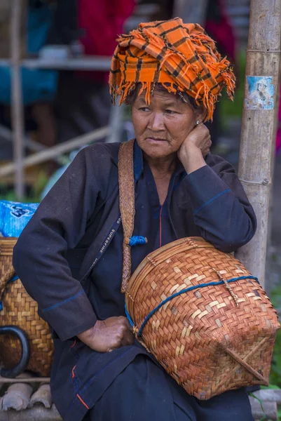 Pao kabile kadın Myanmar portresini