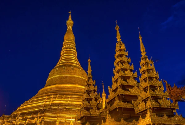 Shwedagon pagoda in yangon, Myanmar — стоковое фото