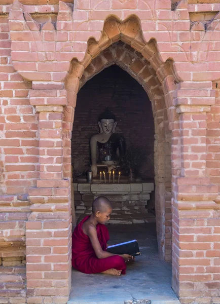 Acemi keşiş bagan Myanmar içinde