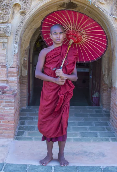 Acemi keşiş bagan Myanmar içinde