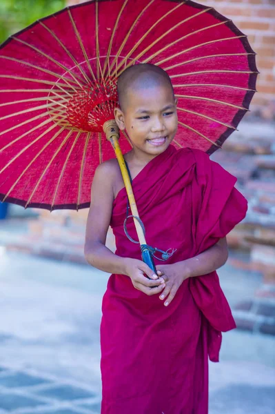 Acemi keşiş bagan Myanmar içinde