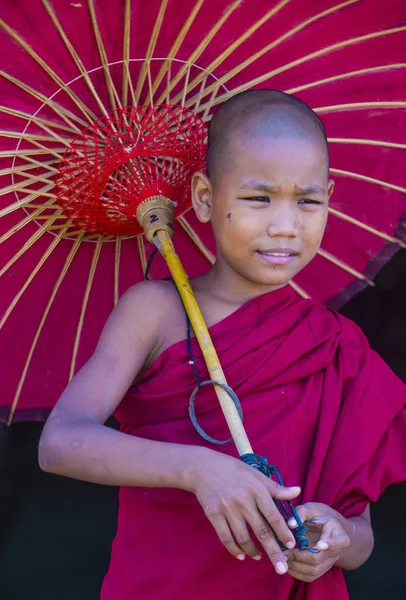 Acemi keşiş bagan Myanmar içinde