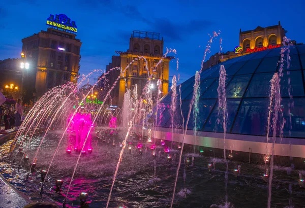 Fuentes de Kiev en Maidan Nezalezhnosti —  Fotos de Stock