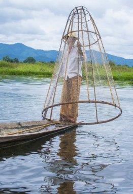 Birman balıkçı Inle Gölü