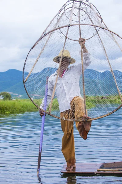 Pescador birmano en el lago Inle —  Fotos de Stock