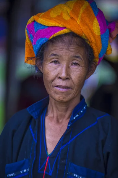 Ritratto di donna della tribù Pao in Myanmar — Foto Stock