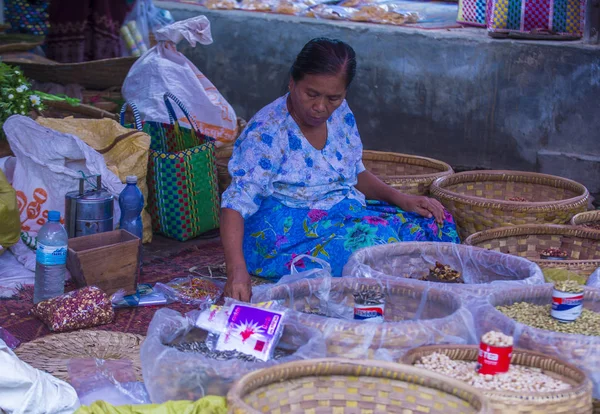 Vendeur de légumes au Myanmar — Photo