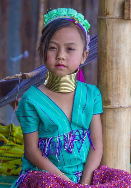 Porträt einer Frau aus dem Stamm der Kajaks in Myanmar — Stockfoto