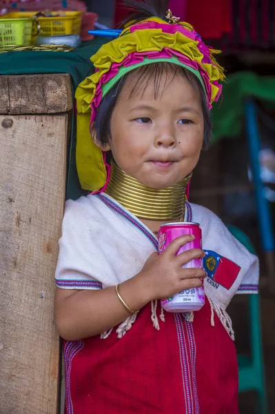 Porträt einer Frau aus dem Stamm der Kajaks in Myanmar — Stockfoto