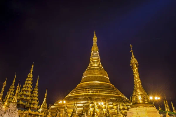 Shwedagon pagoda in yangon, Myanmar — стоковое фото