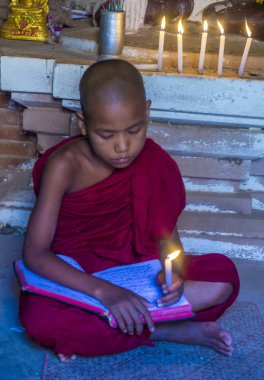 Acemi keşiş bagan Myanmar içinde
