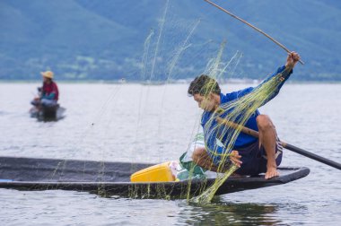 Birman balıkçı Inle Gölü