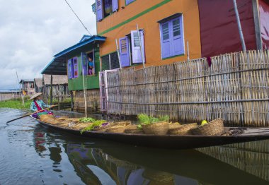 Intha kadın onun tekne Inle Gölü Myanmar