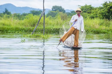 Birman balıkçı Inle Gölü