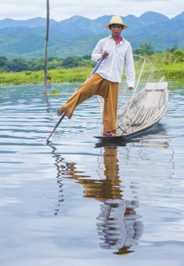 Birman balıkçı Inle Gölü