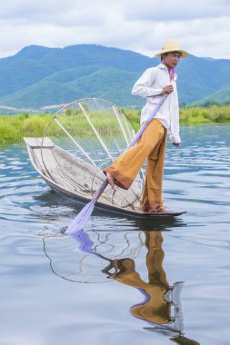 Birman balıkçı Inle Gölü