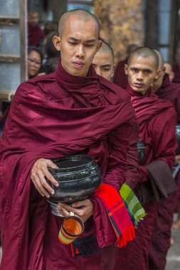 Rahipler at Mahagandayon Manastırı Myanmar