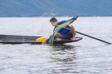 Birman balıkçı Inle Gölü