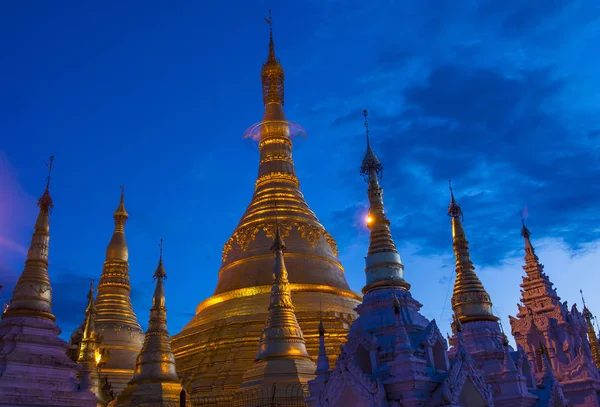 Shwedagon pagoda in yangon, Myanmar — стоковое фото