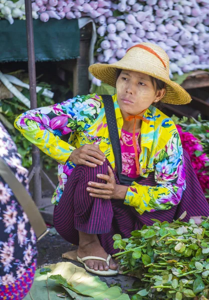 Gemüseverkäufer in Myanmar — Stockfoto