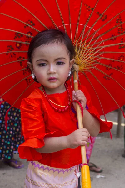 Festival i en by nära bagan Myanmar — Stockfoto