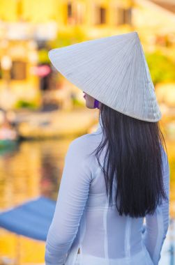  Ao Dai elbise ile Vietnam kadın